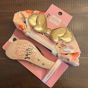 NWT Minnie Mouse Shower Cap and Hair Detangler